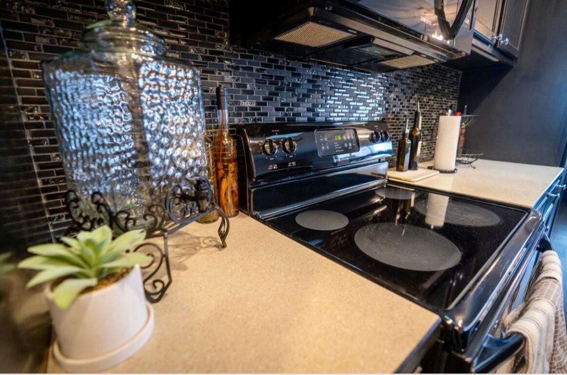 Brooklynn'S Bay, Elegant Lakefront Condo Retreat Hot Springs Exterior foto